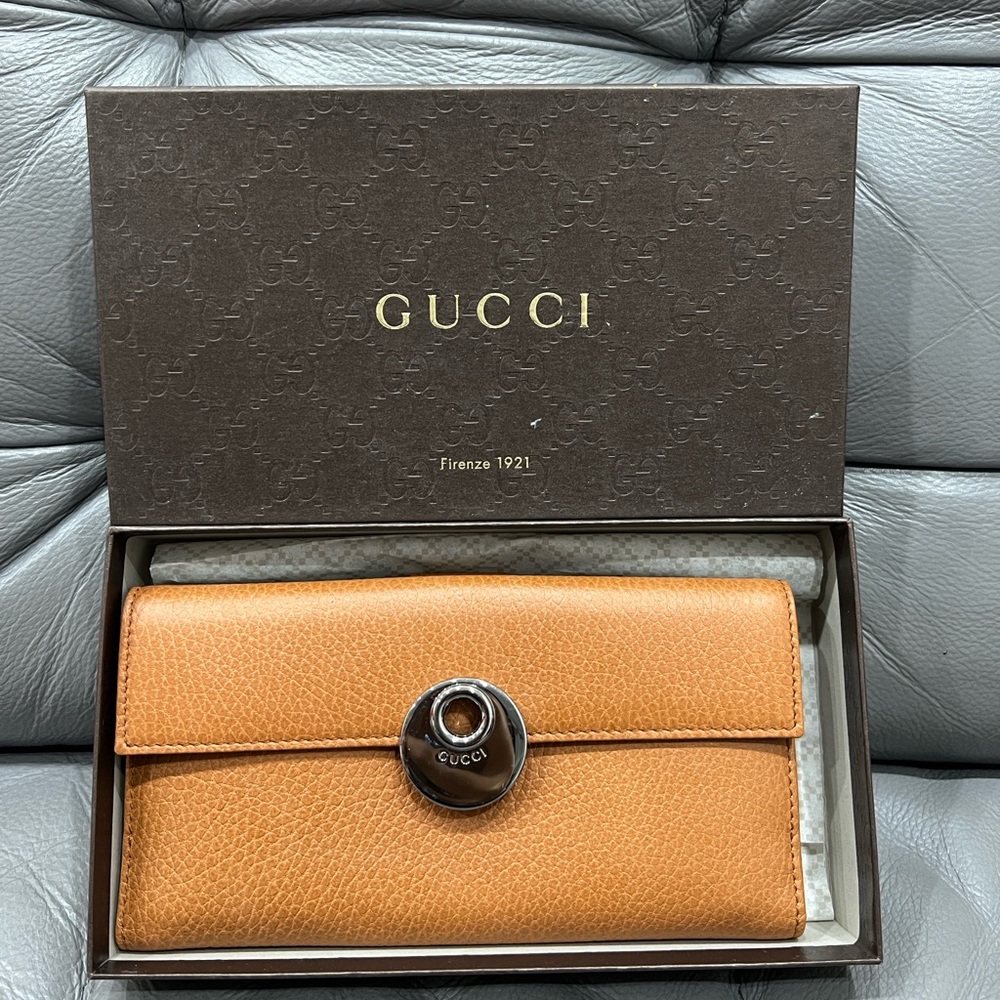 NWT Gucci women Leather Continental Wallet